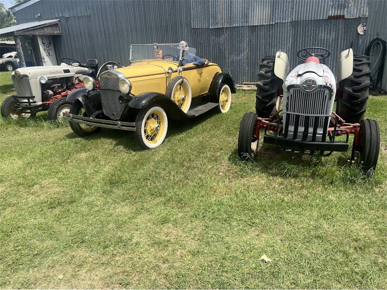 Ford-Model-a-roadster-1931-Yellow-Brown-9