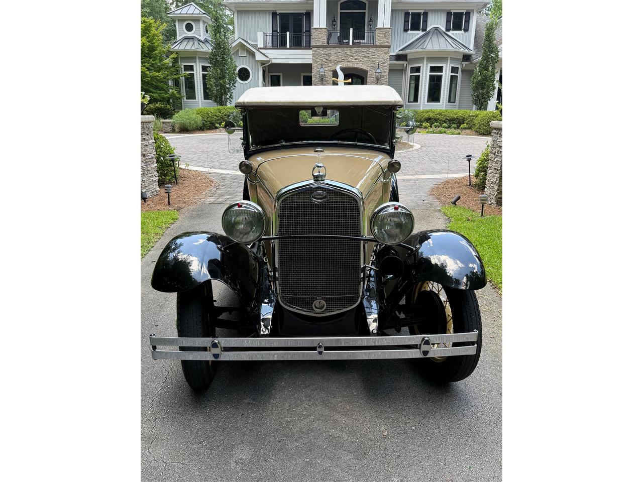 Ford-Model-a-roadster-1931-tan-w-black-fenders-Brown-1