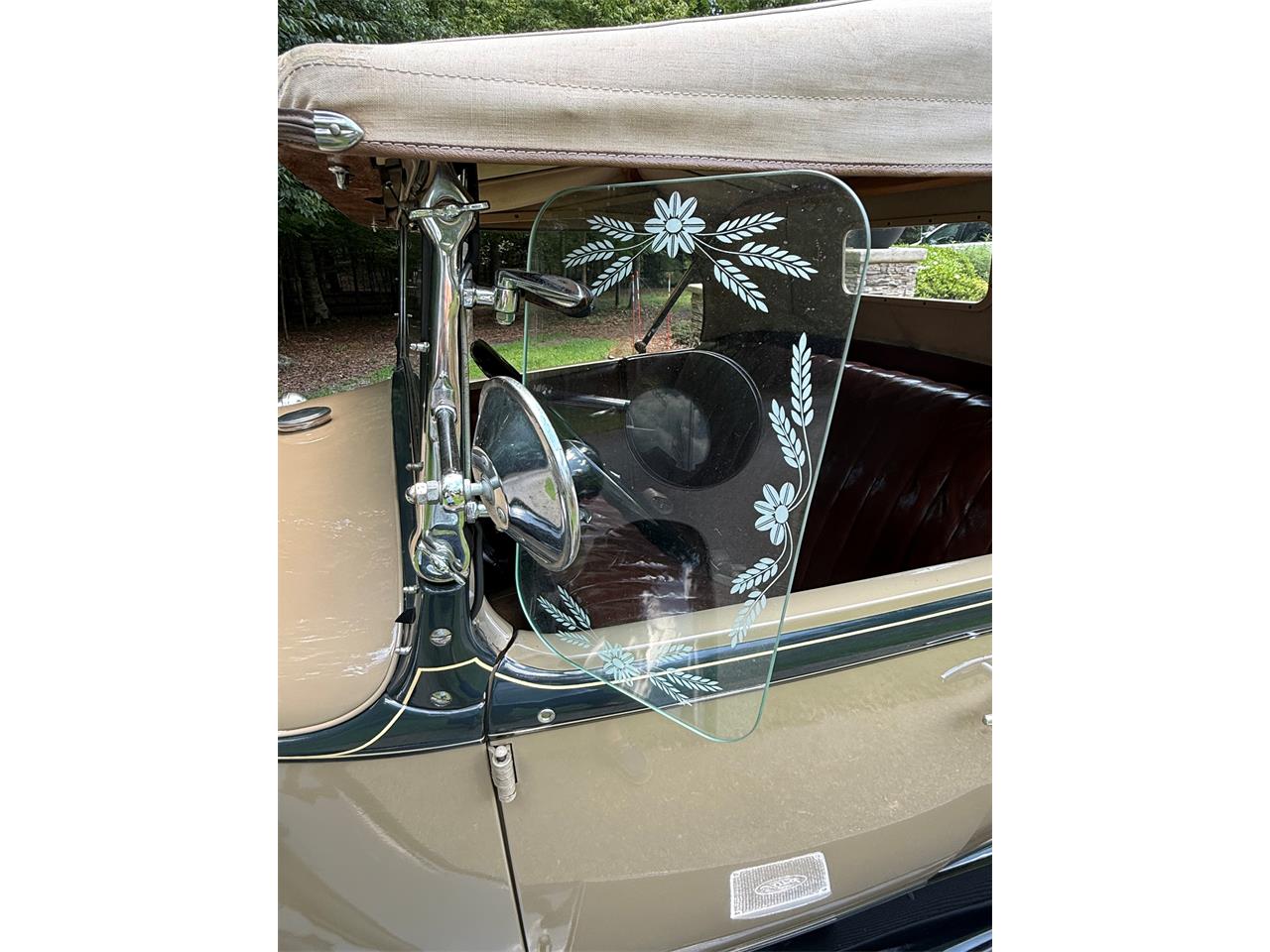 Ford-Model-a-roadster-1931-tan-w-black-fenders-Brown-11