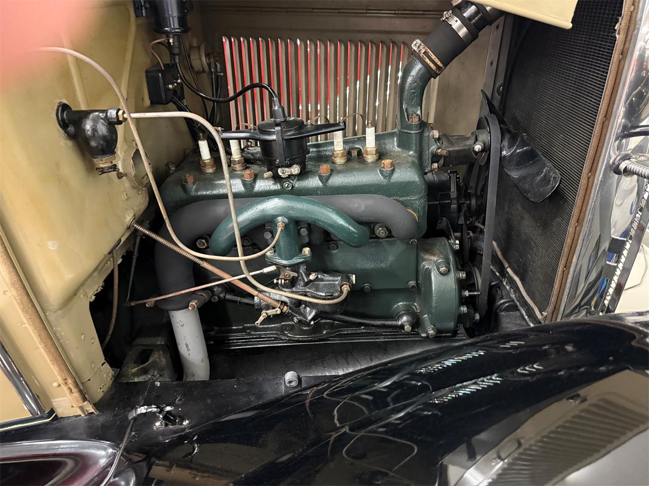 Ford-Model-a-roadster-1931-tan-w-black-fenders-Brown-12