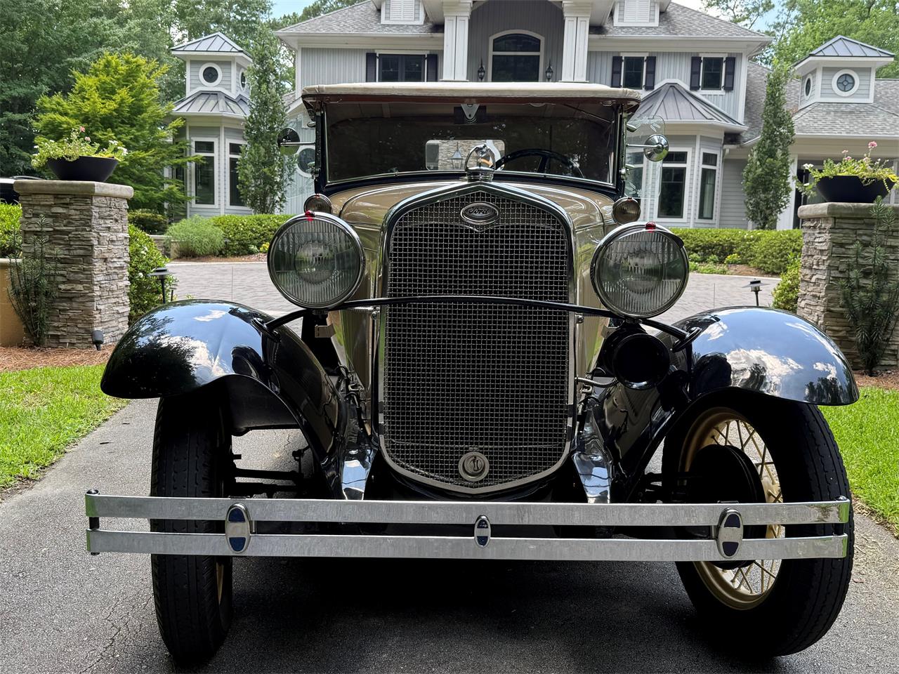 Ford-Model-a-roadster-1931-tan-w-black-fenders-Brown-2