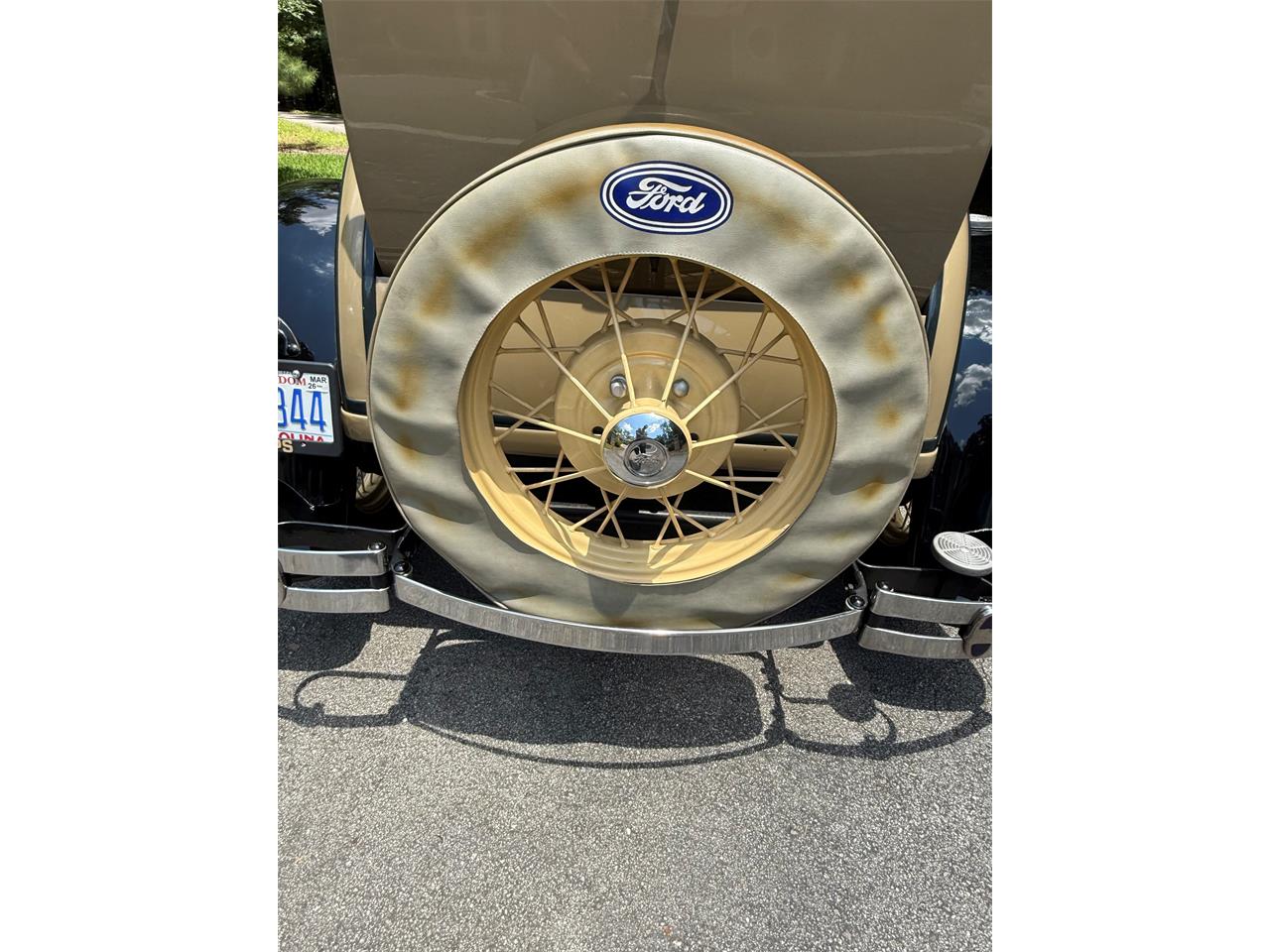 Ford-Model-a-roadster-1931-tan-w-black-fenders-Brown-5