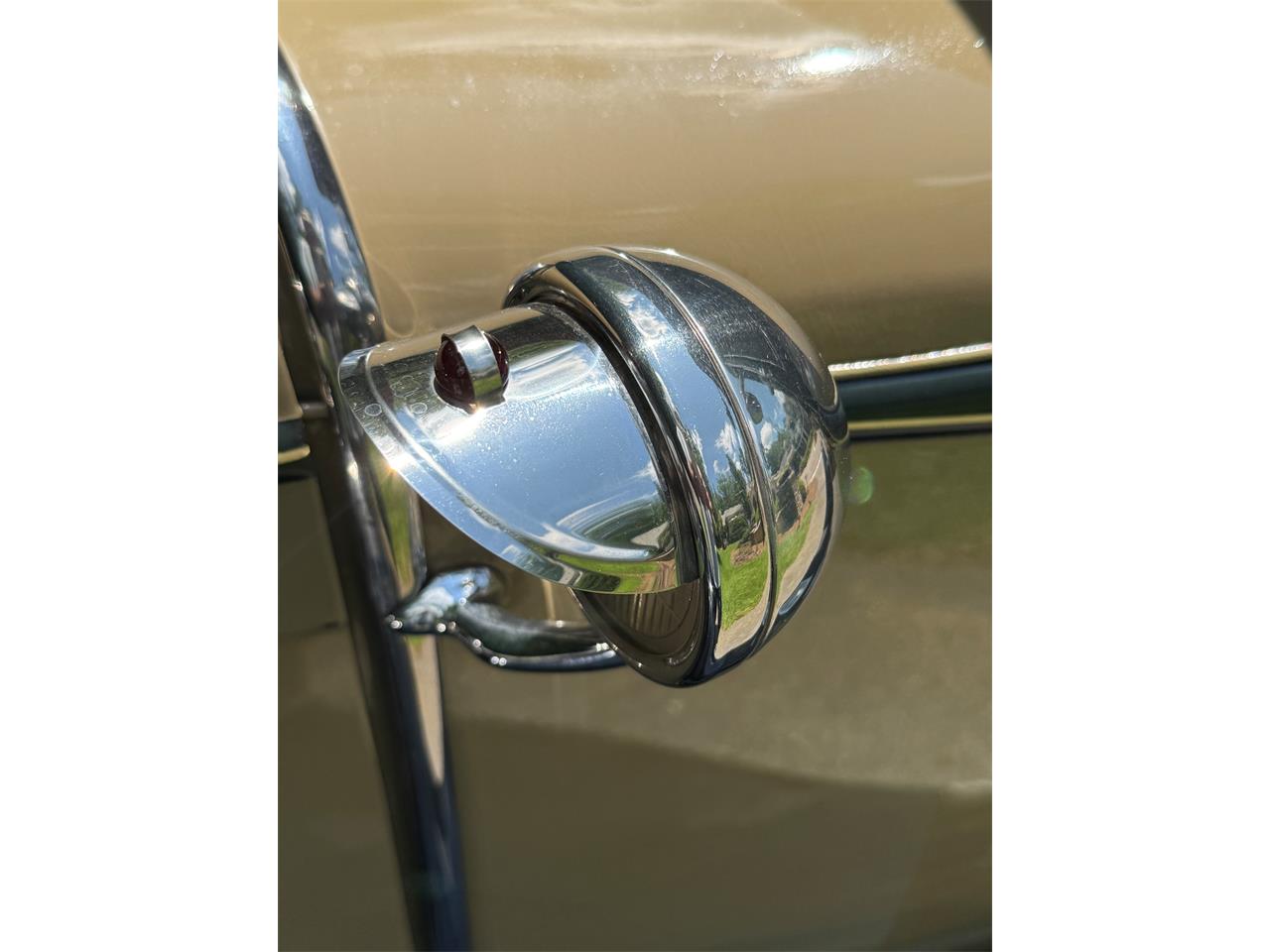 Ford-Model-a-roadster-1931-tan-w-black-fenders-Brown-8