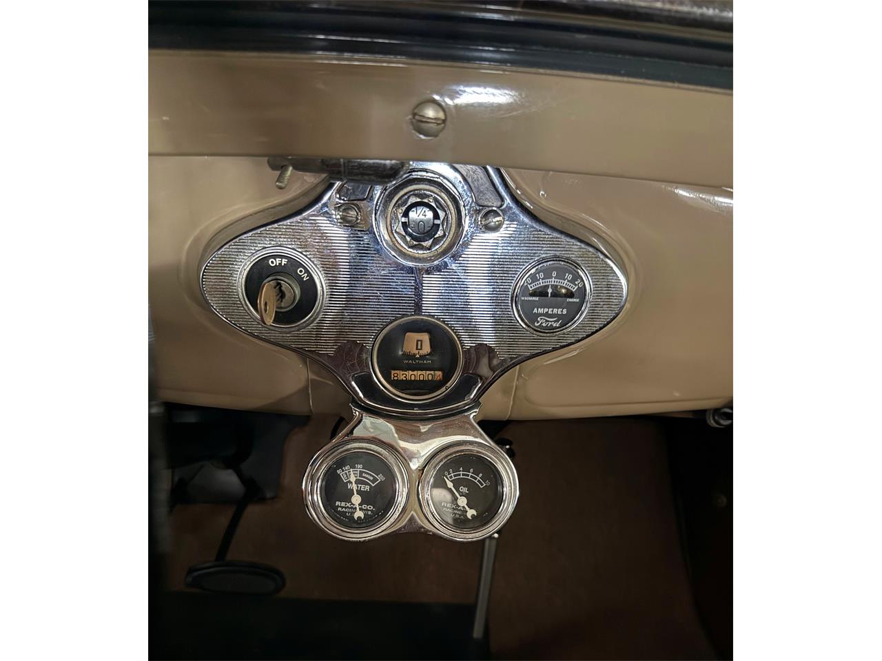 Ford-Model-a-roadster-1931-tan-w-black-fenders-Brown-9
