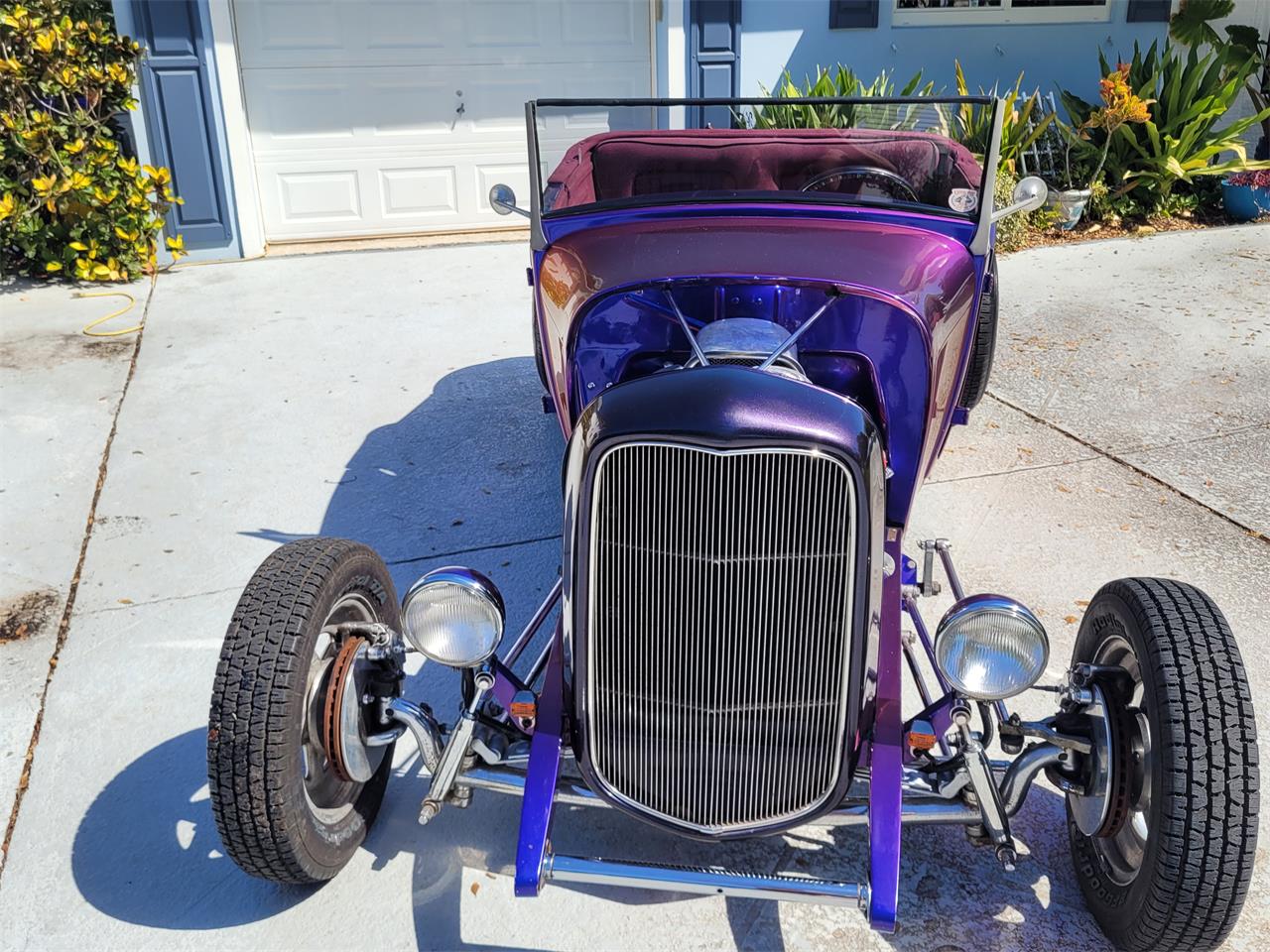 Ford-Model-a-roadster-1932-Chameleon-Red-1