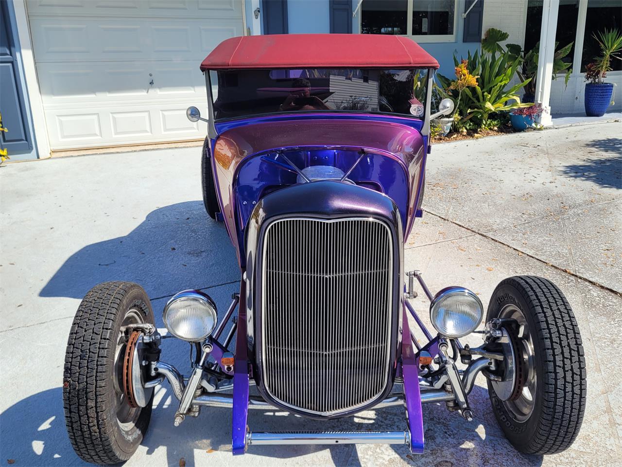 Ford-Model-a-roadster-1932-Chameleon-Red-12
