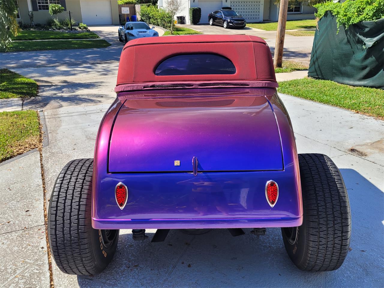 Ford-Model-a-roadster-1932-Chameleon-Red-18