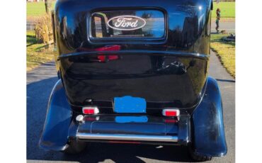 Ford-Model-b-1932-Black-TanBurg-10