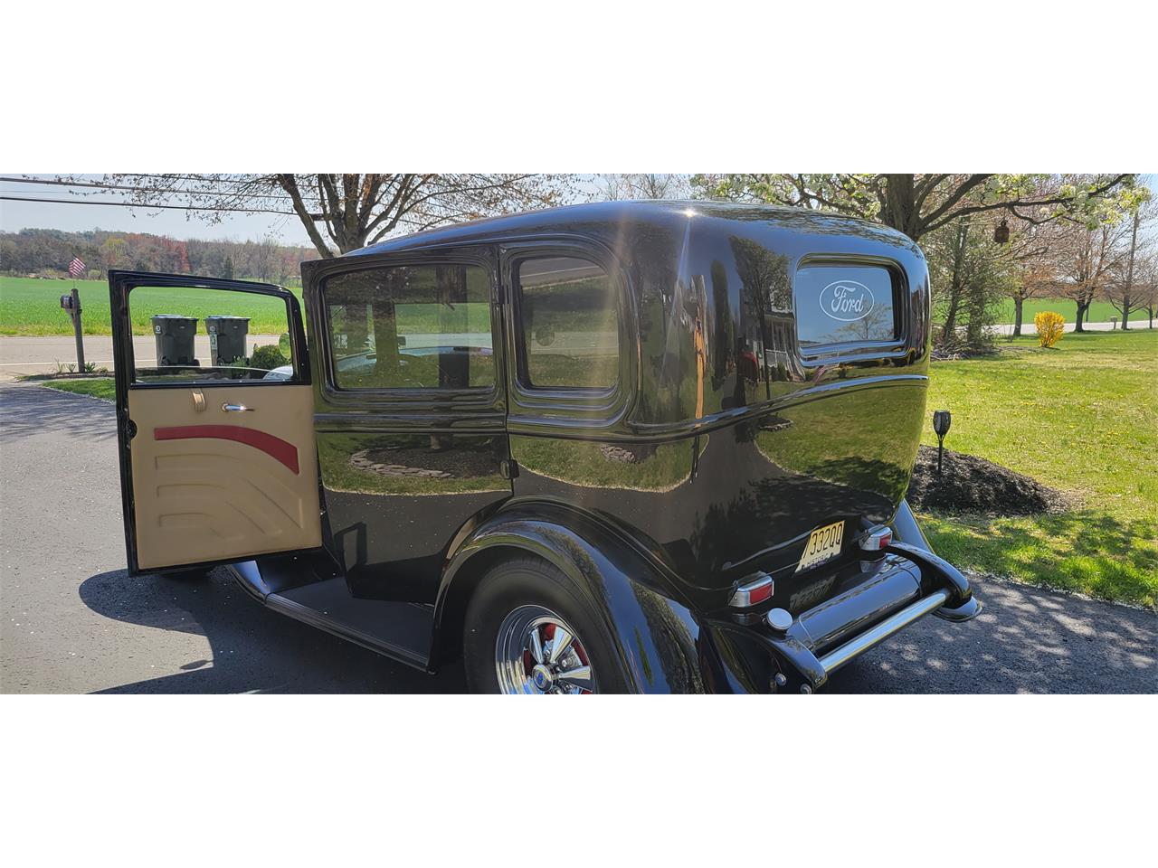 Ford-Model-b-1932-Black-TanBurg-11