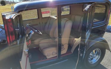 Ford-Model-b-1932-Black-TanBurg-12