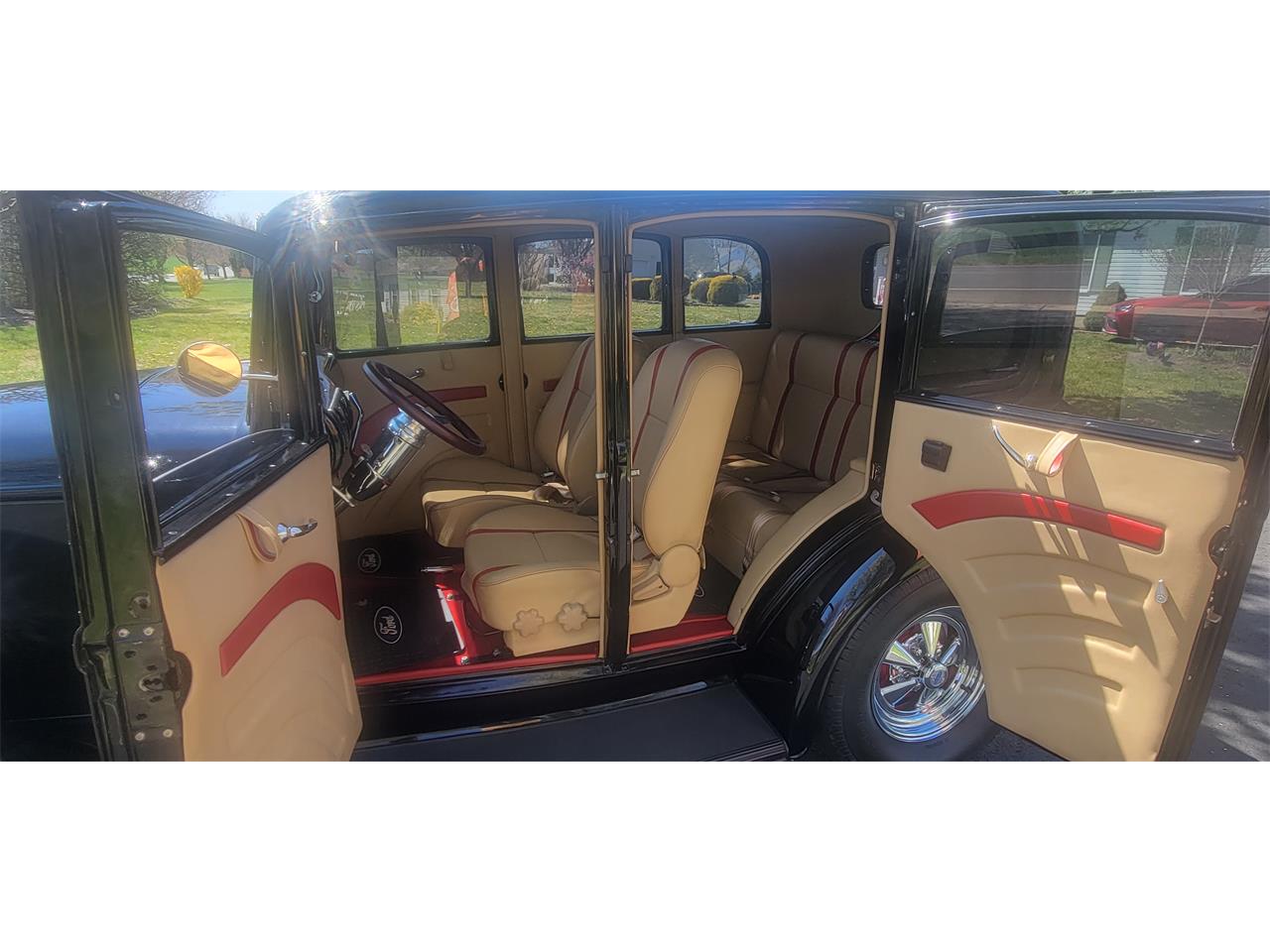 Ford-Model-b-1932-Black-TanBurg-14