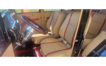 Ford-Model-b-1932-Black-TanBurg-17