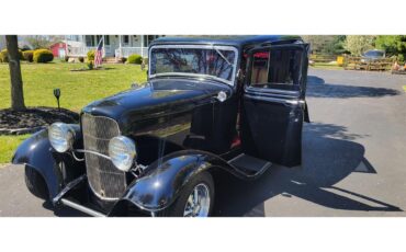 Ford-Model-b-1932-Black-TanBurg