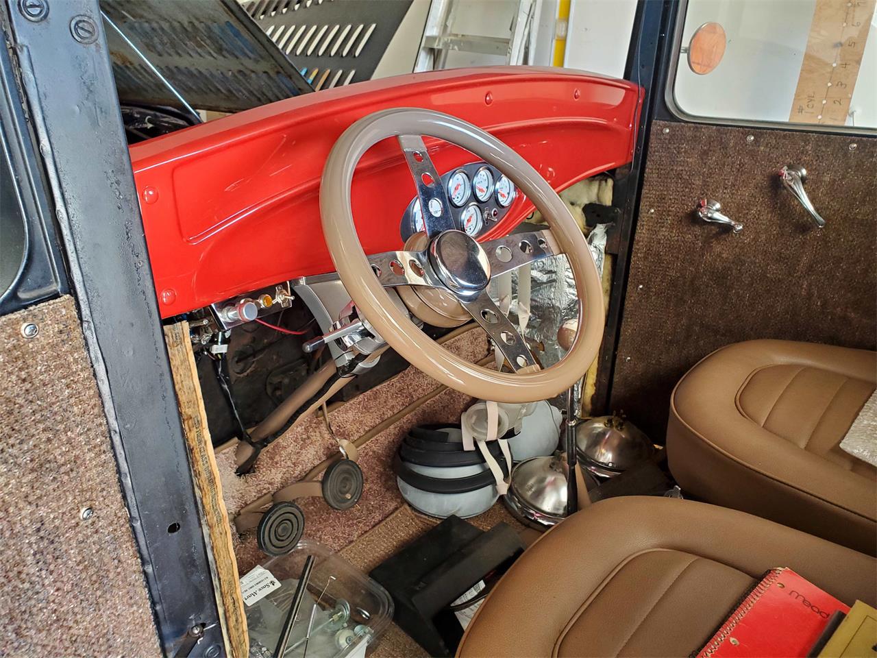 Ford-Model-b-1932-Gray-Tan-5
