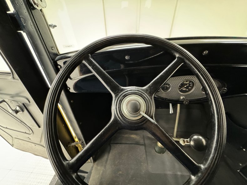 Ford-Model-bb-1932-Dark-Blue-Black-39