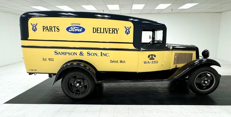 Ford-Model-bb-1932-Dark-Blue-Black-4