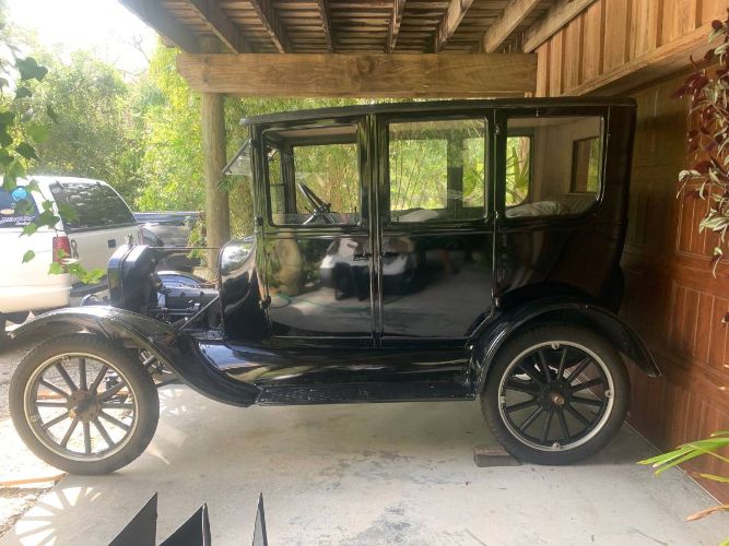 Ford-Model-t-1924-Black-17