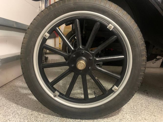Ford-Model-t-1924-Black-3