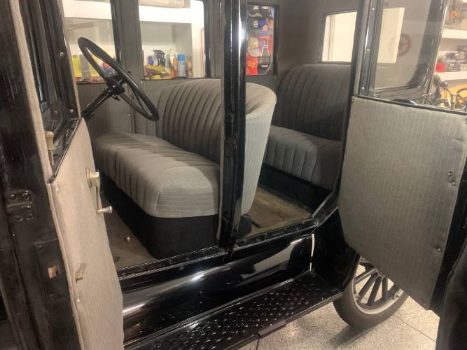Ford-Model-t-1924-Black-6