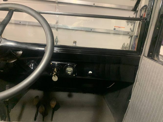 Ford-Model-t-1924-Black-7