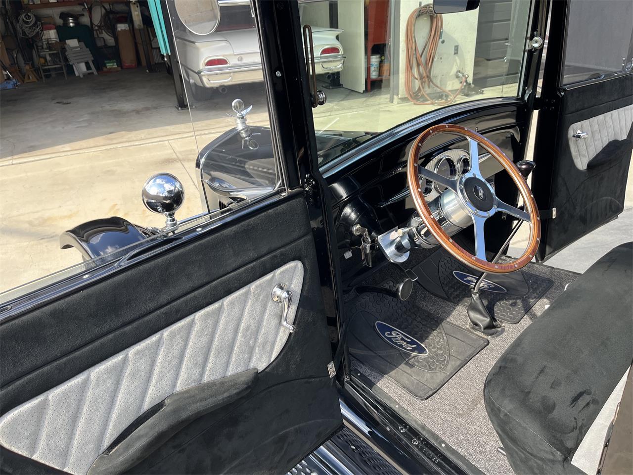 Ford-Model-t-1926-Black-Gray-amp-Black-15