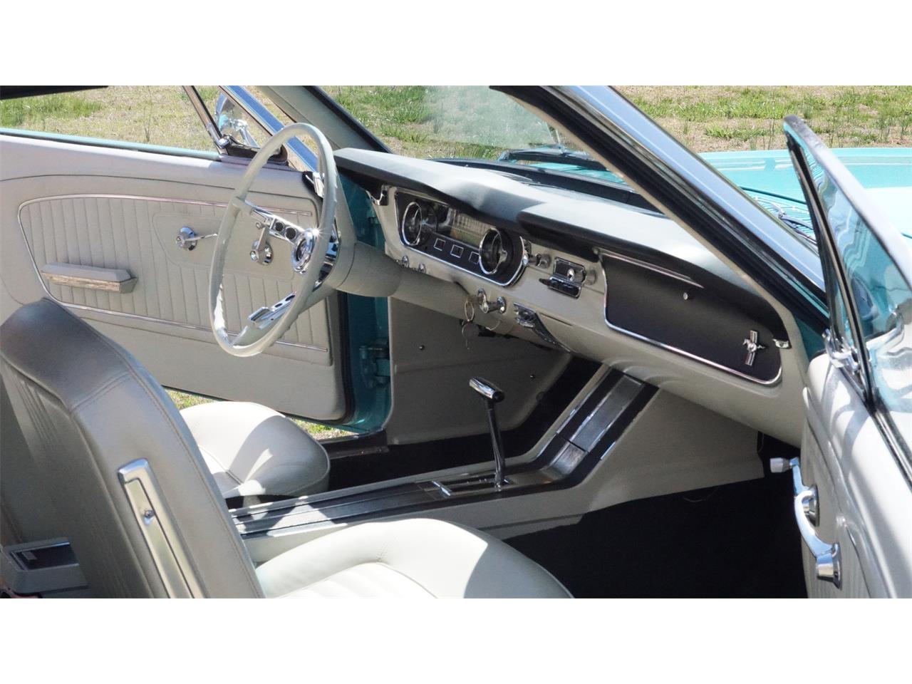 Ford-Mustang-1964-Pagoda-Green-White-38