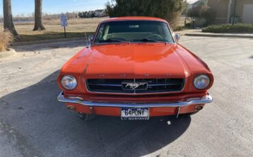 Ford-Mustang-1964-Poppy-Red-White-2