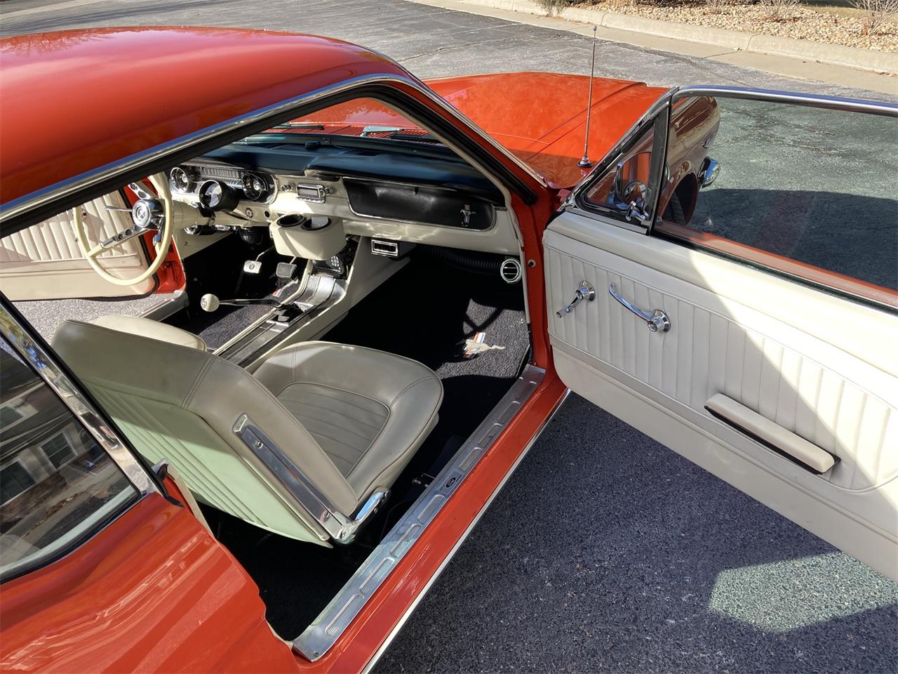 Ford-Mustang-1964-Poppy-Red-White-7