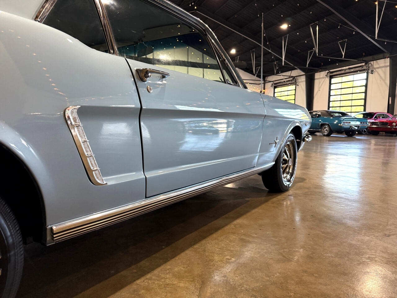 Ford-Mustang-1965-American-Muscle-Car-17