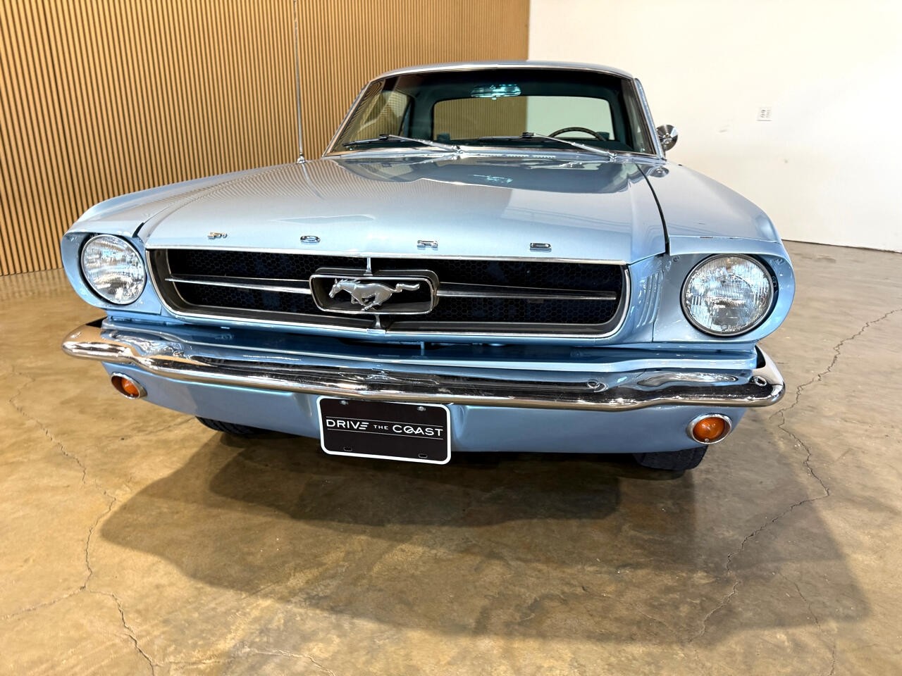Ford-Mustang-1965-American-Muscle-Car-2