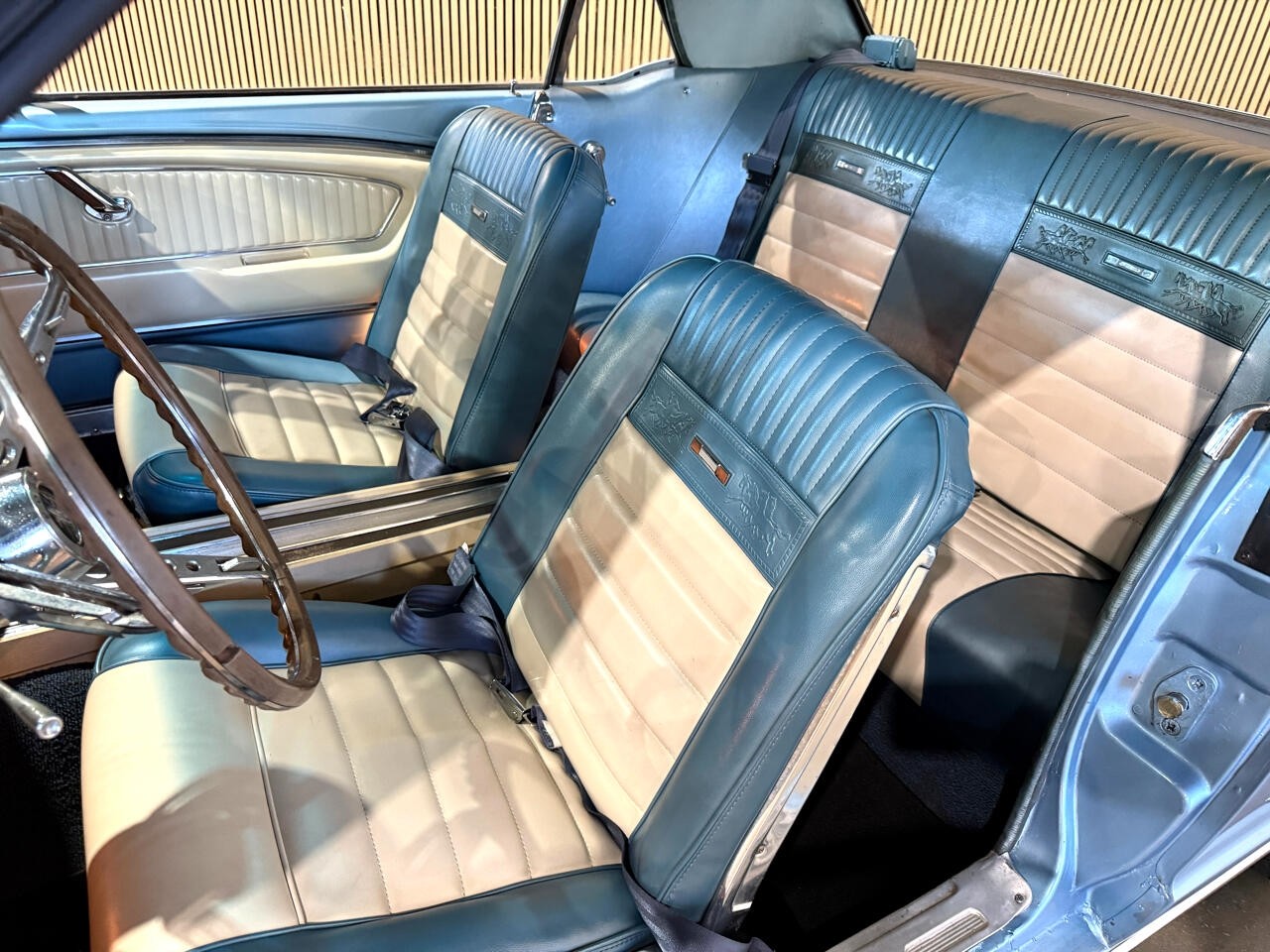 Ford-Mustang-1965-American-Muscle-Car-30