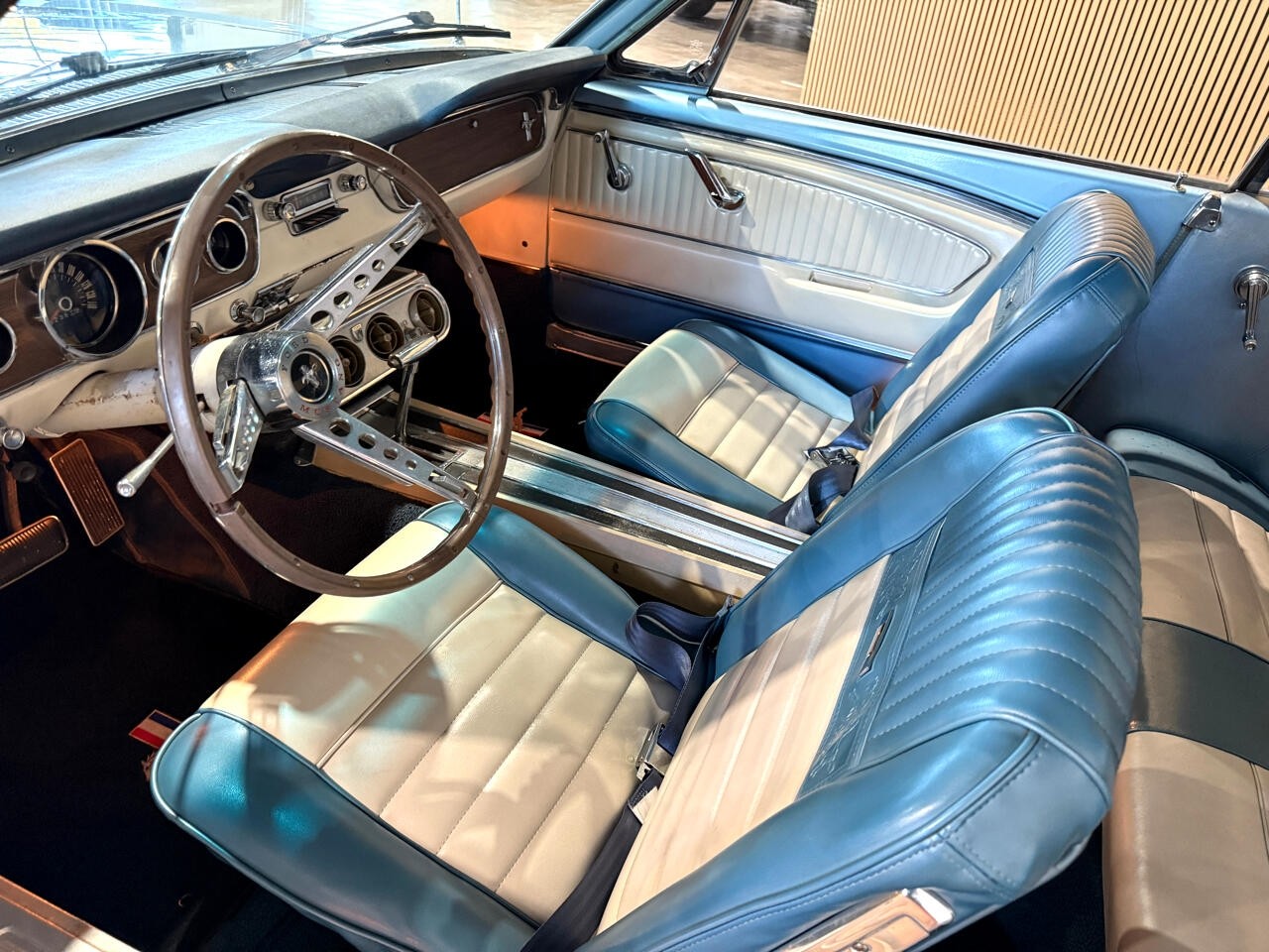 Ford-Mustang-1965-American-Muscle-Car-34