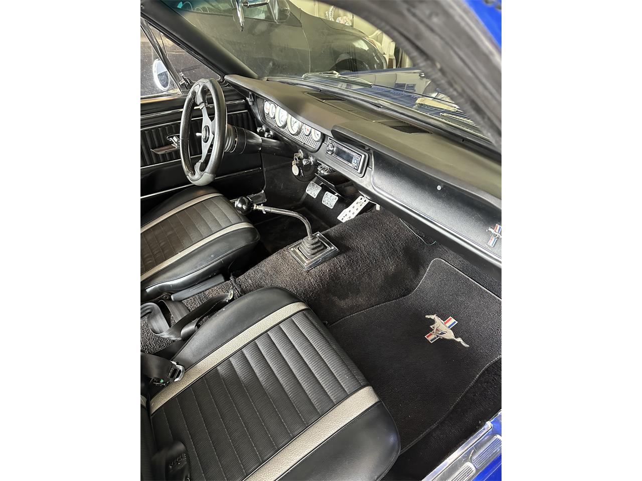 Ford-Mustang-1965-Azure-Blue-Black-11