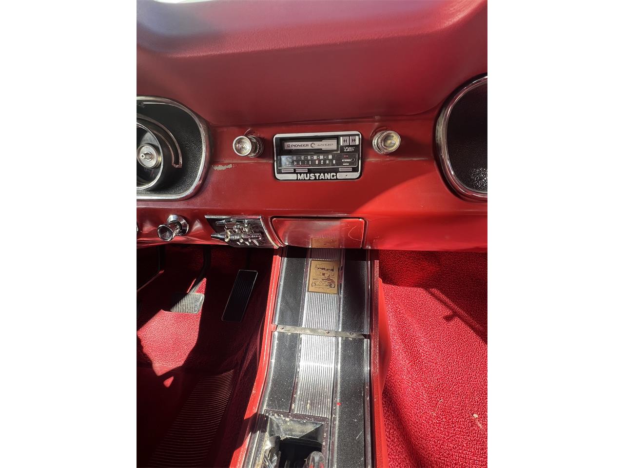 Ford-Mustang-1965-Black-with-red-strip-Red-leather-10