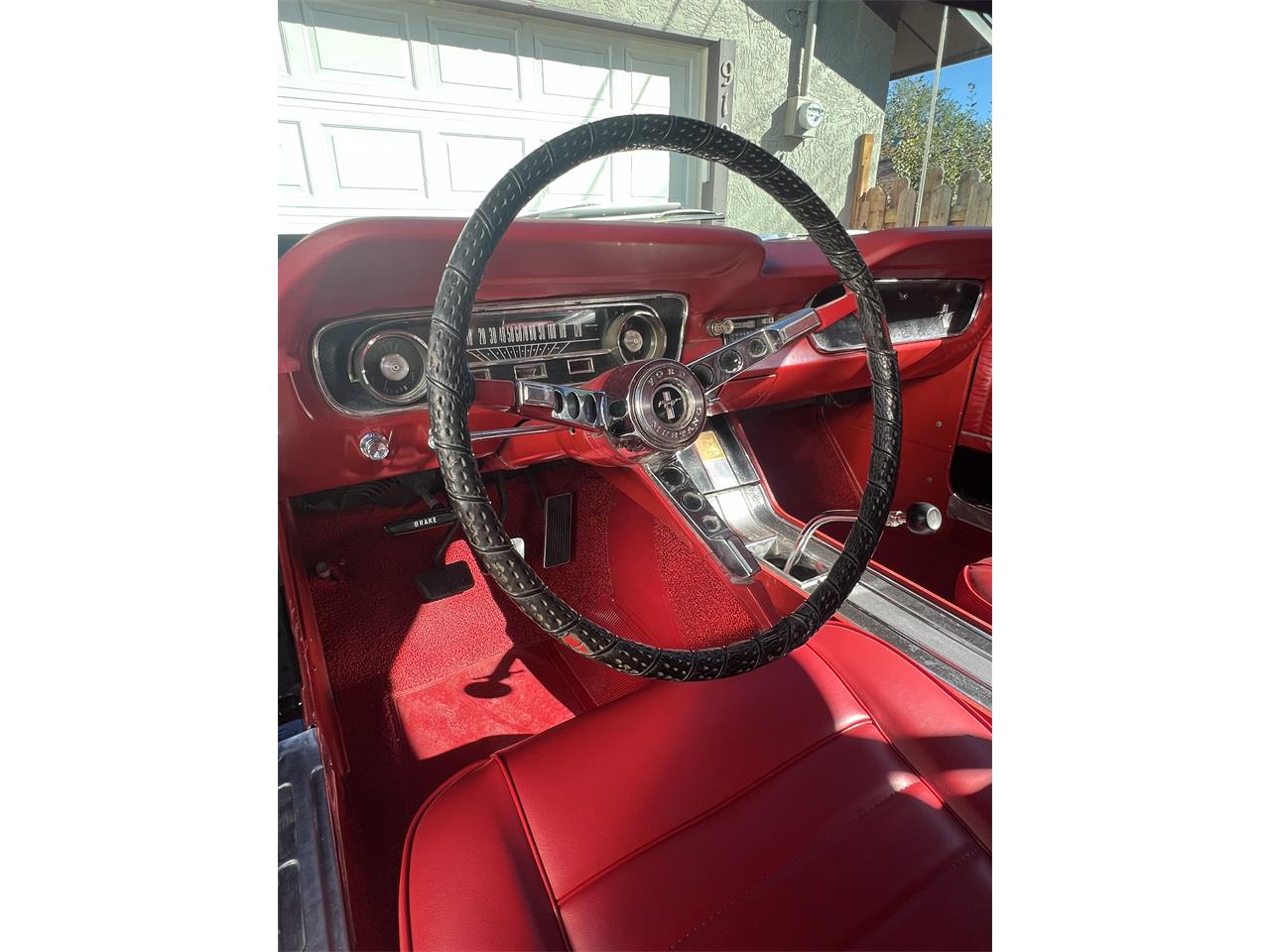 Ford-Mustang-1965-Black-with-red-strip-Red-leather-11