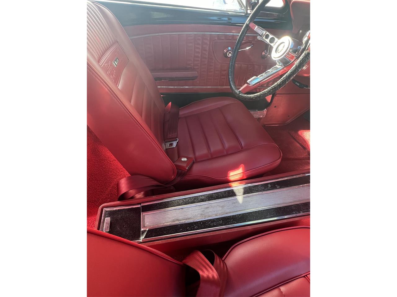 Ford-Mustang-1965-Black-with-red-strip-Red-leather-13