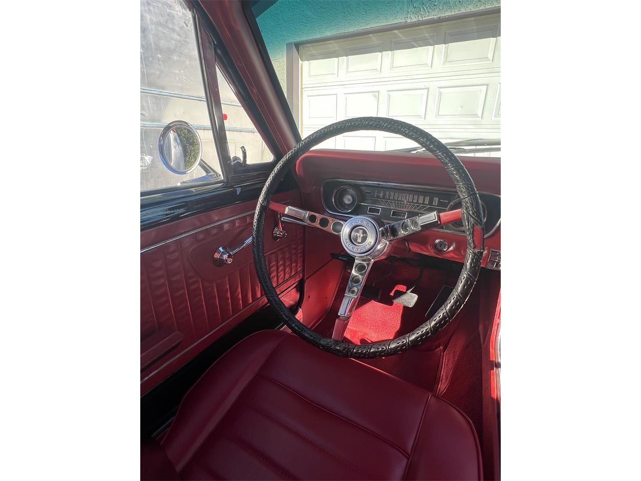 Ford-Mustang-1965-Black-with-red-strip-Red-leather-14