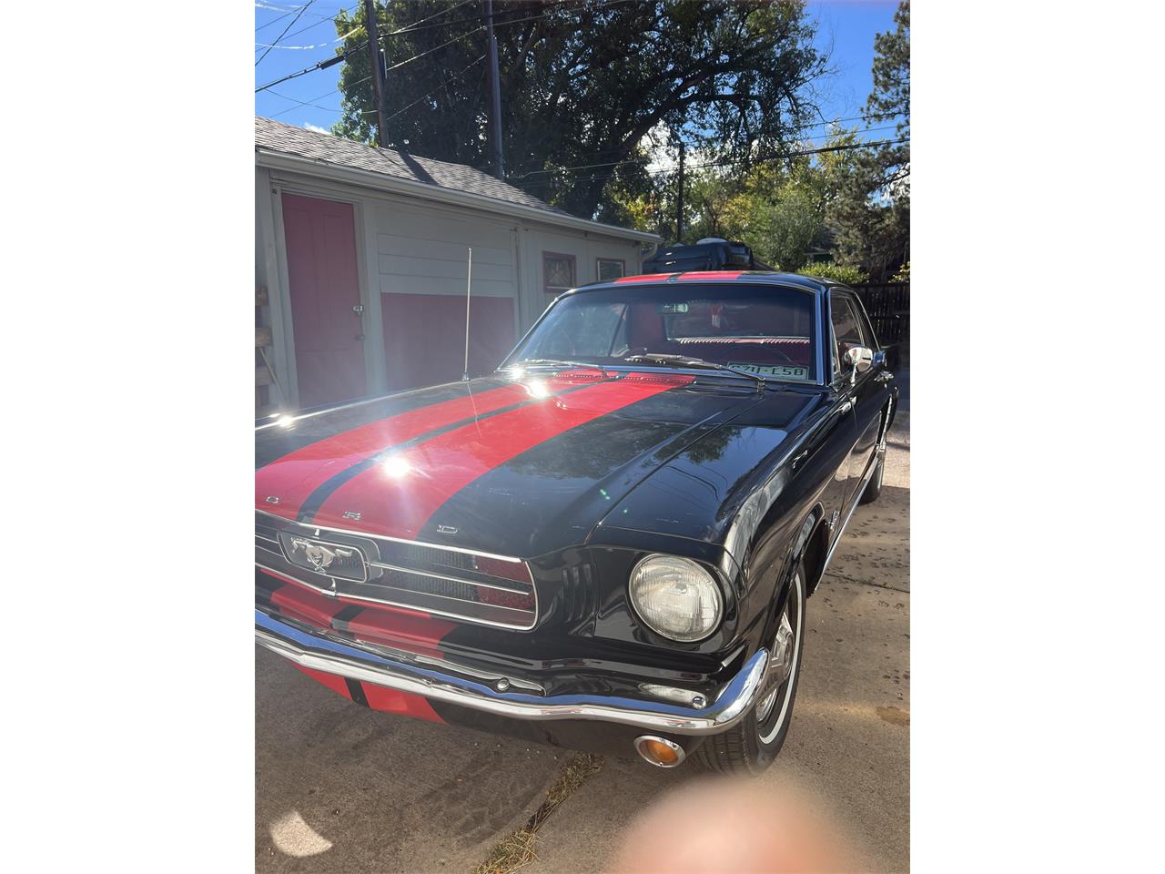 Ford-Mustang-1965-Black-with-red-strip-Red-leather-16