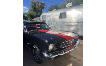 Ford-Mustang-1965-Black-with-red-strip-Red-leather-17