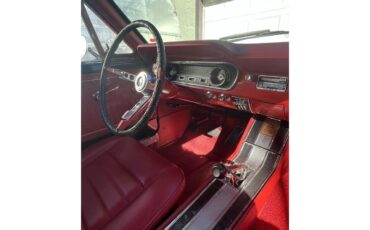 Ford-Mustang-1965-Black-with-red-strip-Red-leather-2