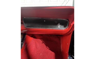 Ford-Mustang-1965-Black-with-red-strip-Red-leather-3