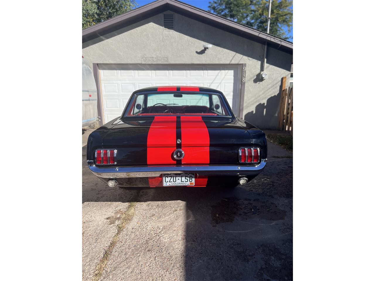 Ford-Mustang-1965-Black-with-red-strip-Red-leather-6