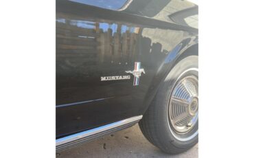 Ford-Mustang-1965-Black-with-red-strip-Red-leather-8