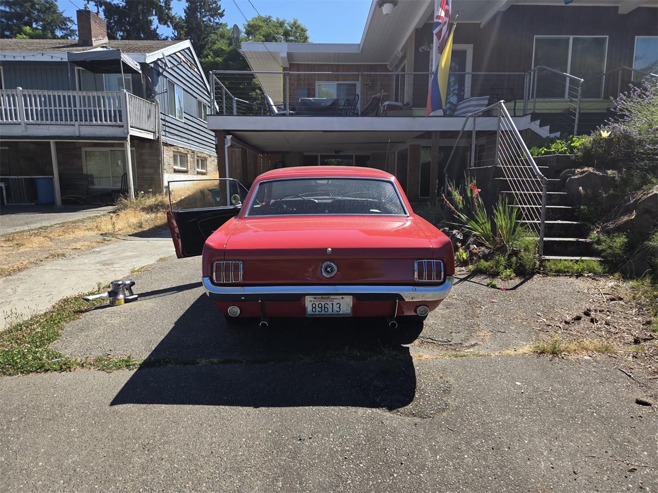 Ford-Mustang-1965-Cherry-Apple-Red-Black-13