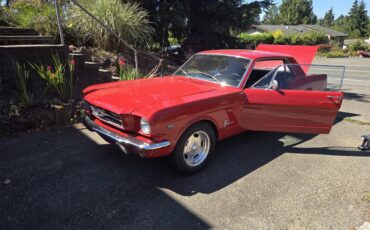 Ford-Mustang-1965-Cherry-Apple-Red-Black