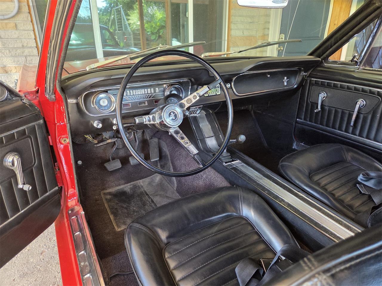 Ford-Mustang-1965-Cherry-Apple-Red-Black-6