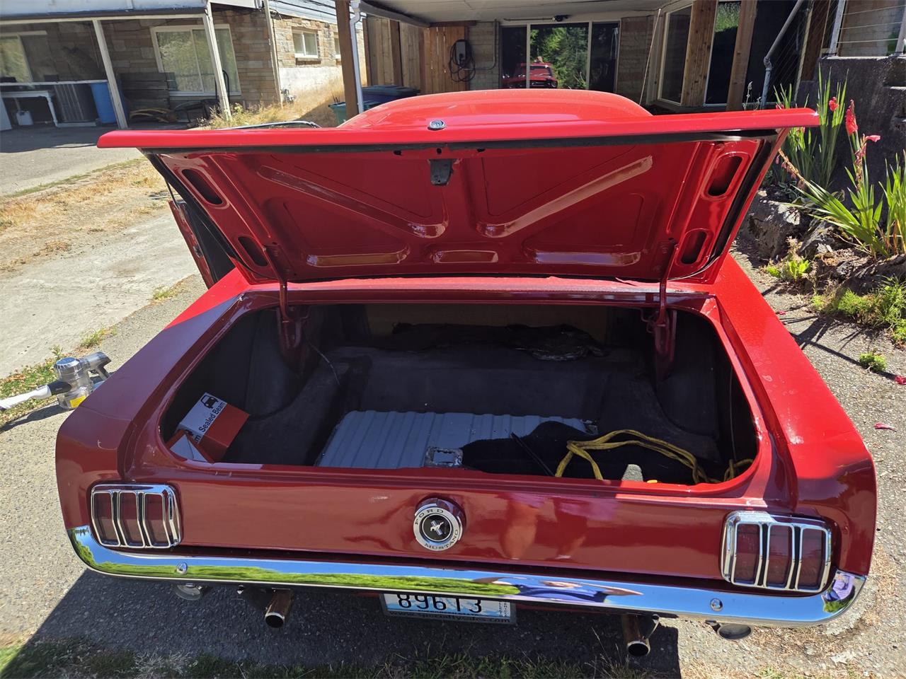 Ford-Mustang-1965-Cherry-Apple-Red-Black-7