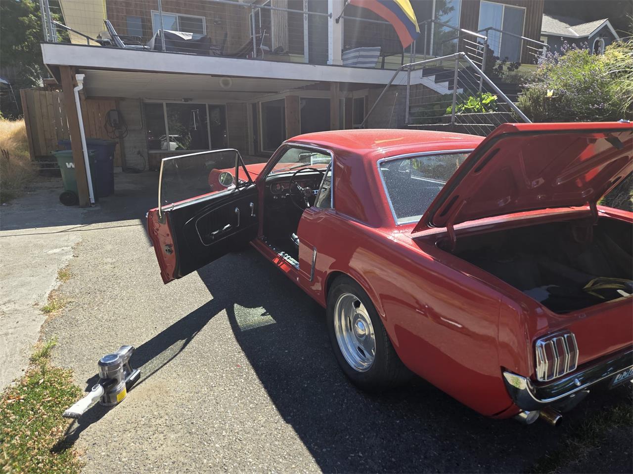 Ford-Mustang-1965-Cherry-Apple-Red-Black-8