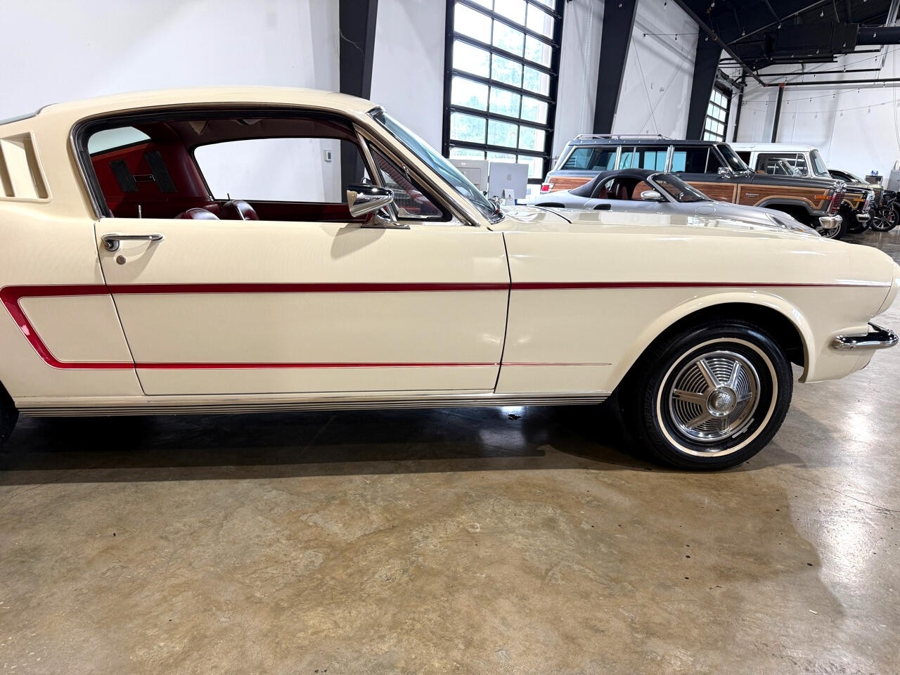 Ford-Mustang-1965-Classic-Car-10