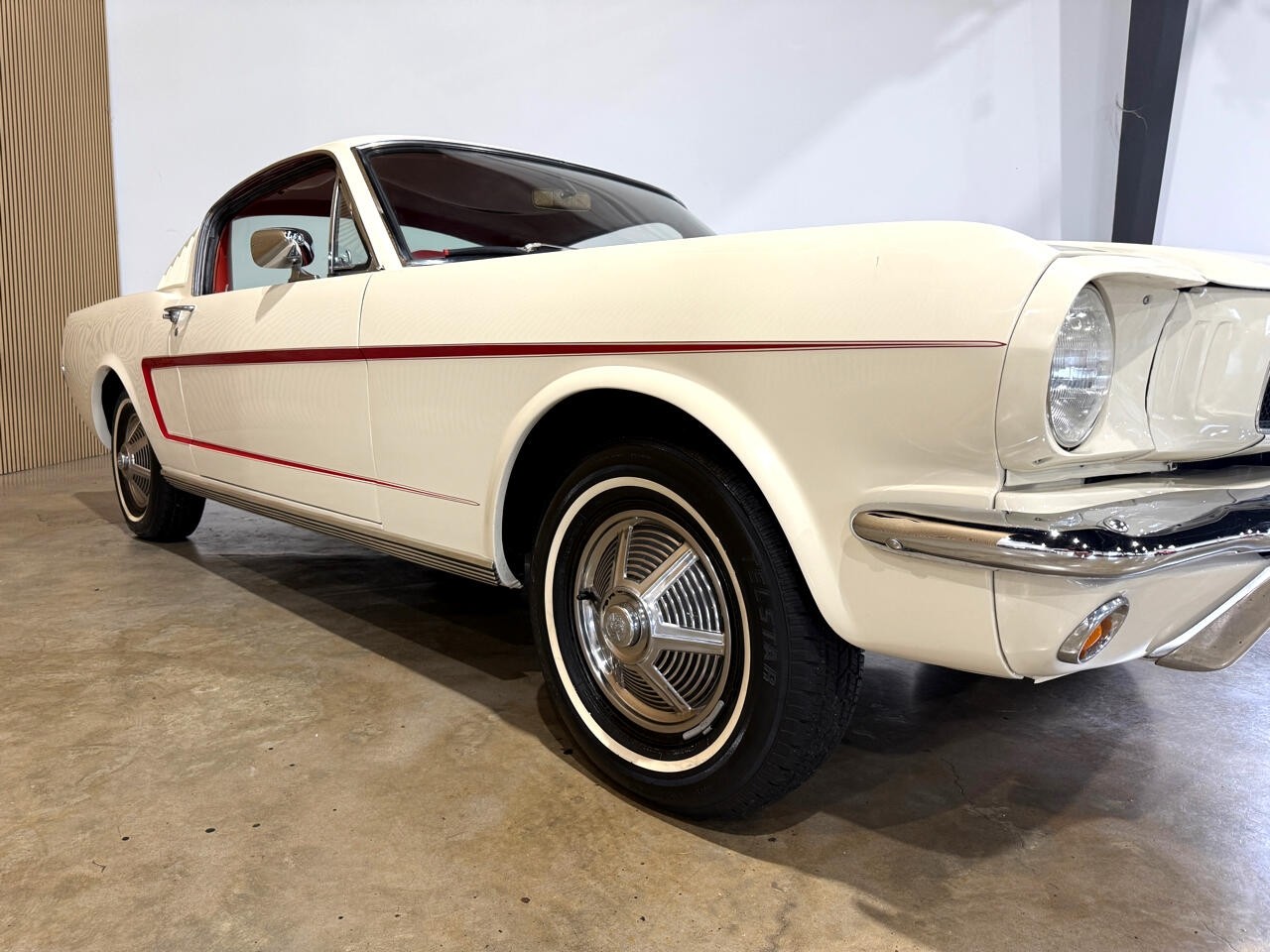 Ford-Mustang-1965-Classic-Car-11
